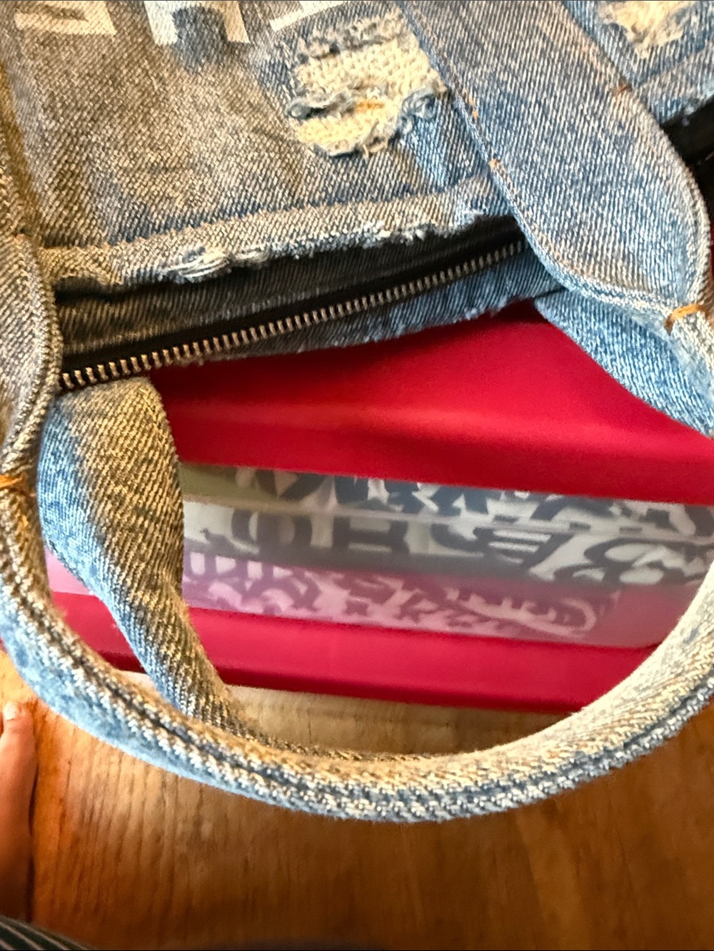 Marc Jacobs Distressed Denim Tote Bag medium size used - Picture 7 of 10